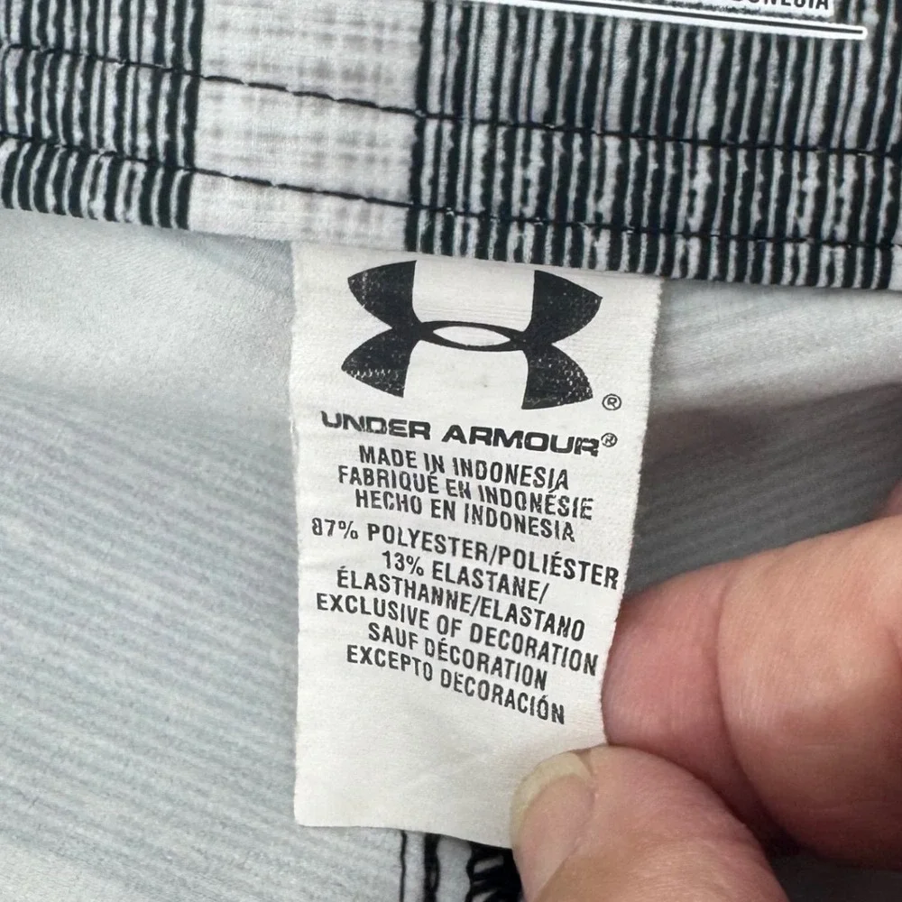 Under Armour HeatGear Mens Striped Board Shorts Grey White Swim Trunks Size 34